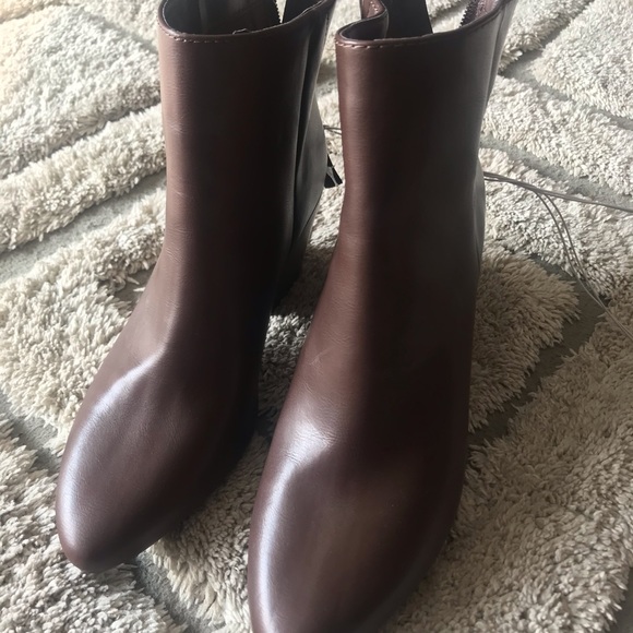 Brown boots - Picture 1 of 10